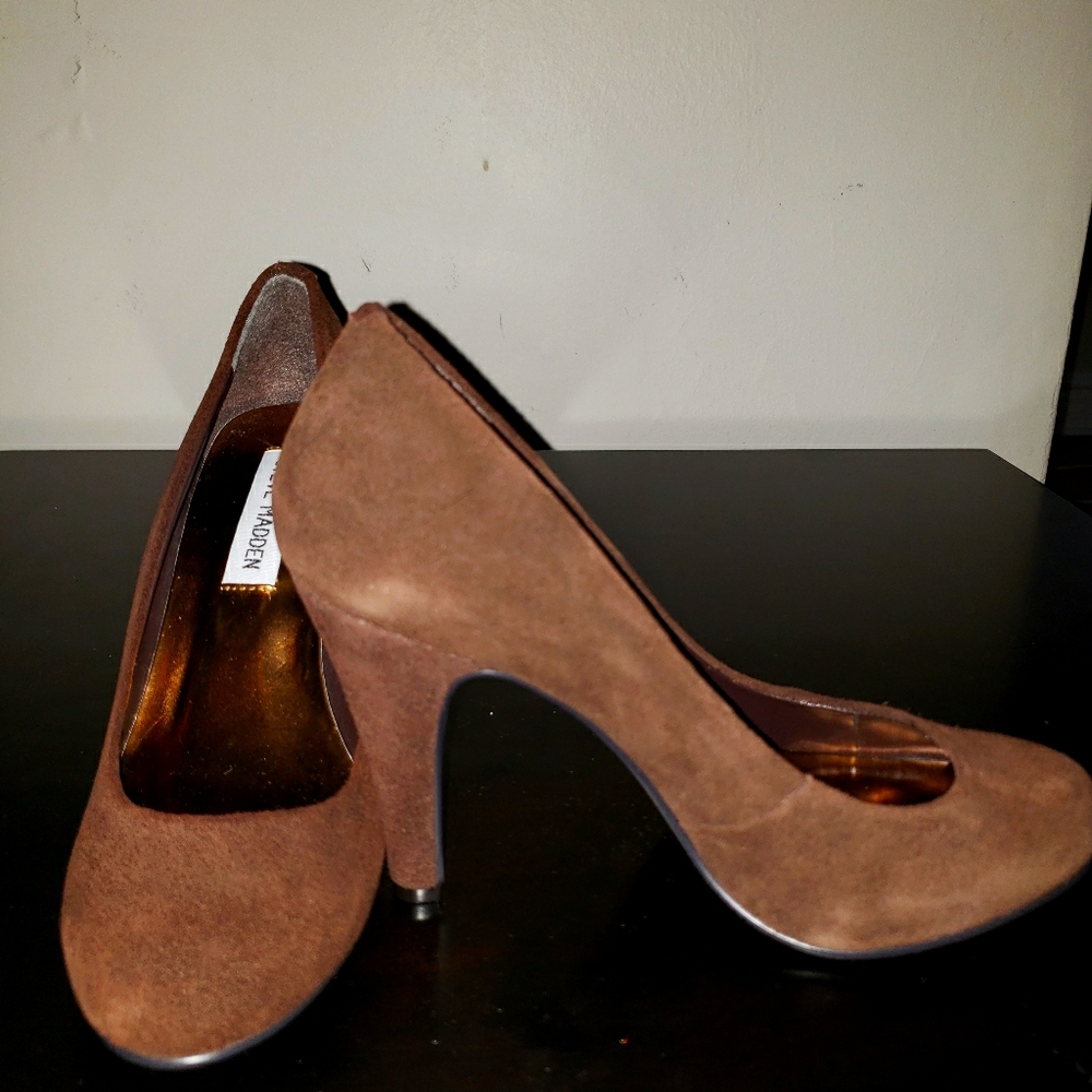 Steve Madden Used Brown suede shoes size 6